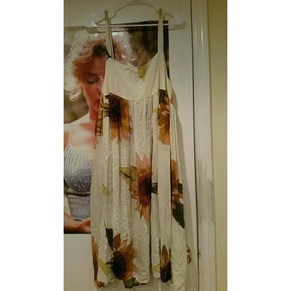 H&M Dresses & Skirts - Floral Dress